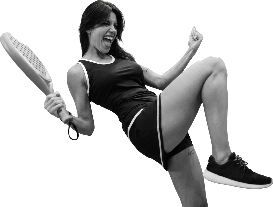 Giocatrice di padel in azione